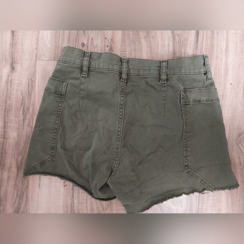 Frame Cargo Shorts - Picture 2 of 4